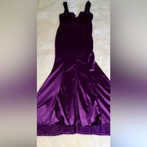 Evening gown, purple, size M.